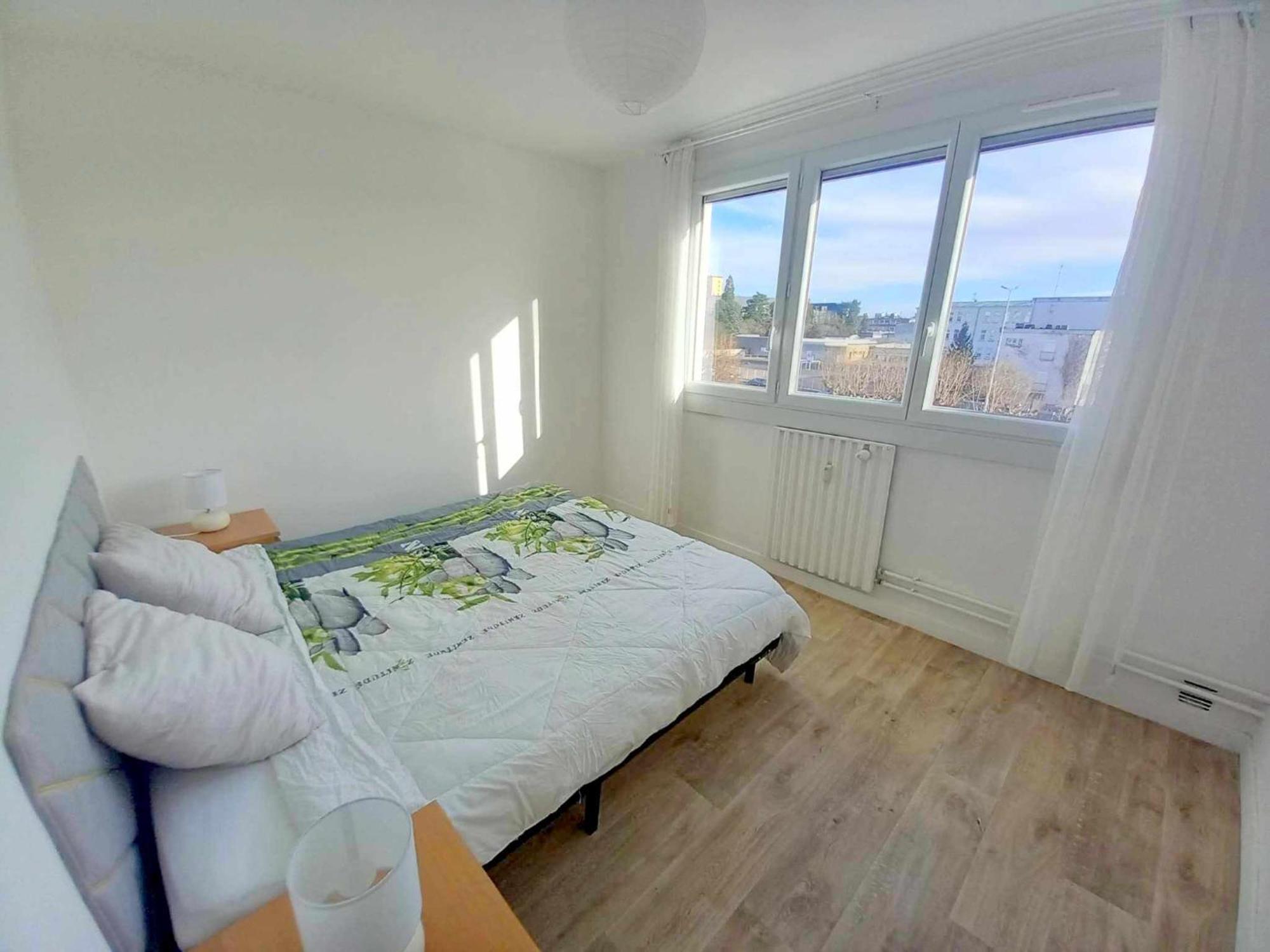 T3 57m2 Avec Balcon Proche Gare Sncf, Wifi Et Cafe Et The Offerts * Orleans